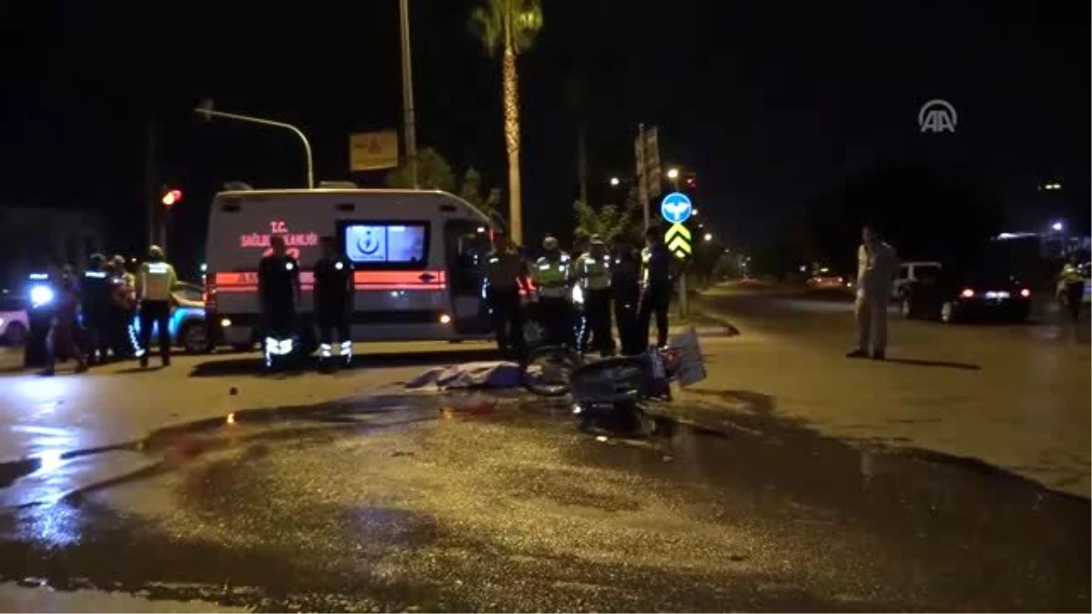 Adana\'da hafif ticari araç motosikletle çarpıştı: 1 ölü