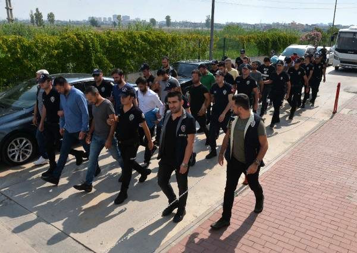 Adana\'da, yasa dışı bahis şebekesi şüphelileri adliyede