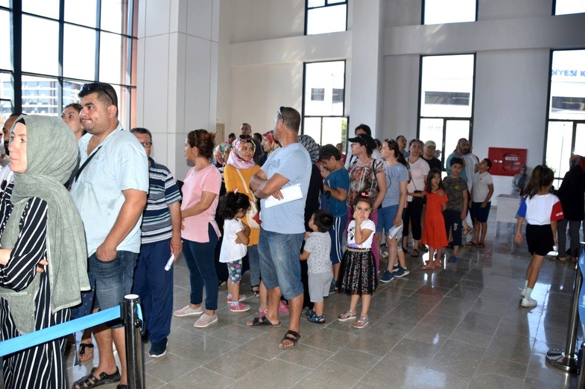 Aliağa Gençlik Merkezindeki yüzme kurslarına yoğun ilgi