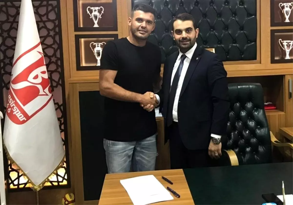 Atilla Özmen 2 yıl daha Balıkesirspor\'da