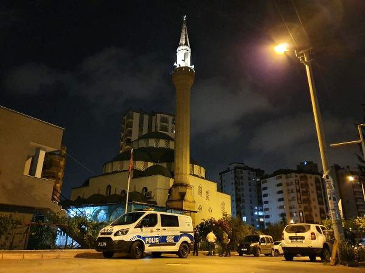 Camiye giren hırsızlık şüphelileri: Yatmak için girdik