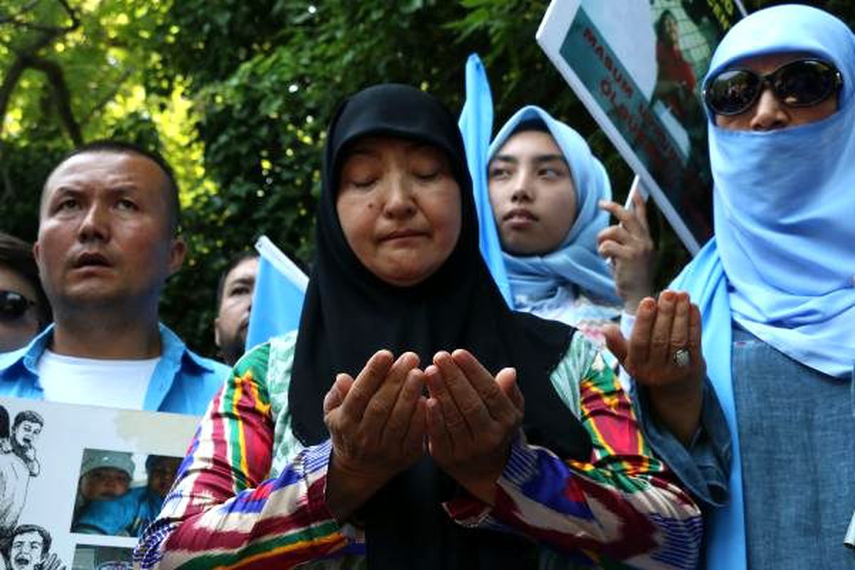 Çin Başkonsolosluğu önünde protesto