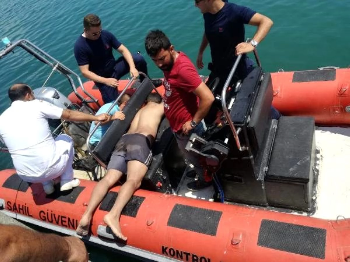 Denizde mahsur kalan balıkçılar kurtarıldı