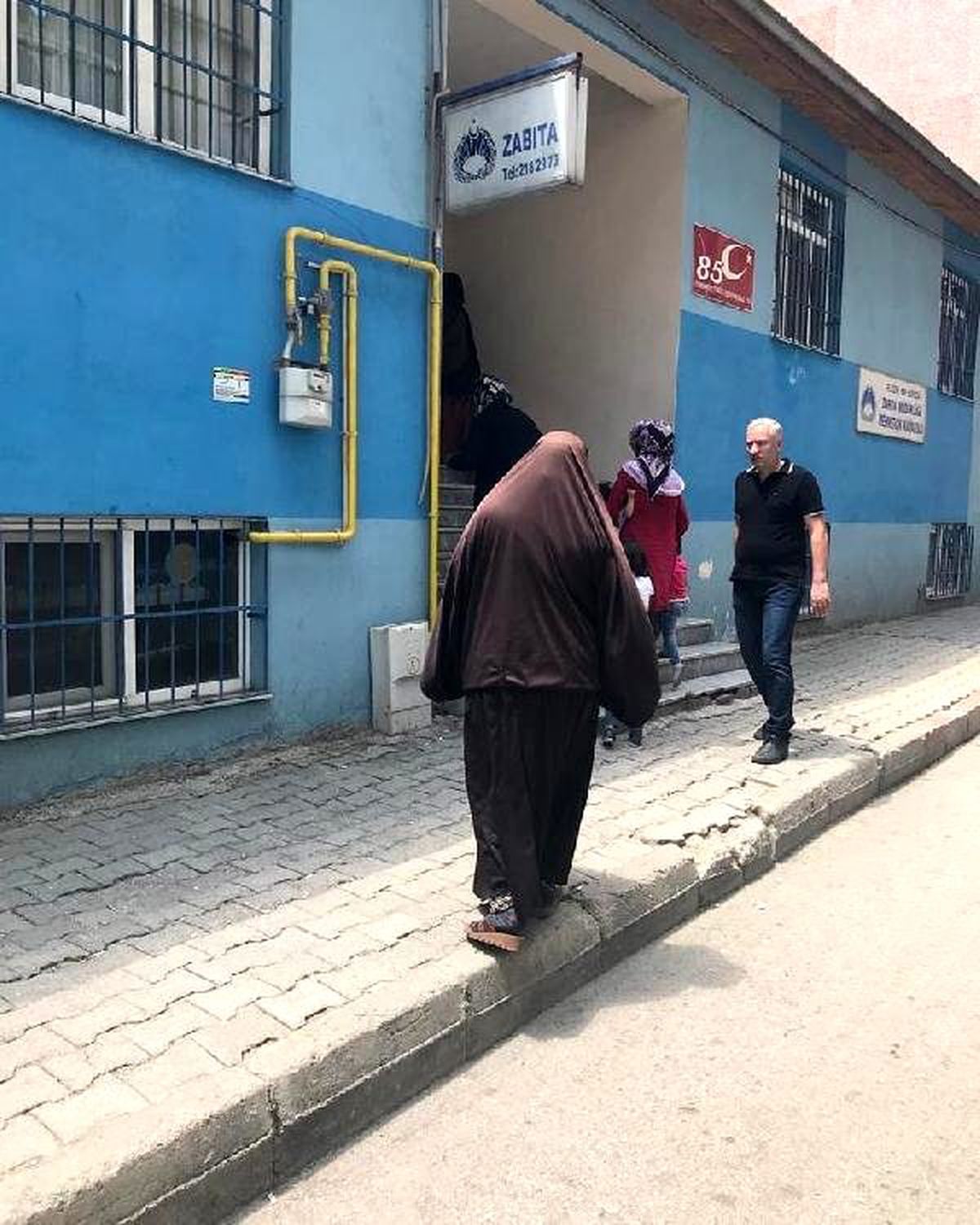 Elazığ\'da \'dilenci\' operasyonu: 2\'si yabancı 8 kişi yakalandı