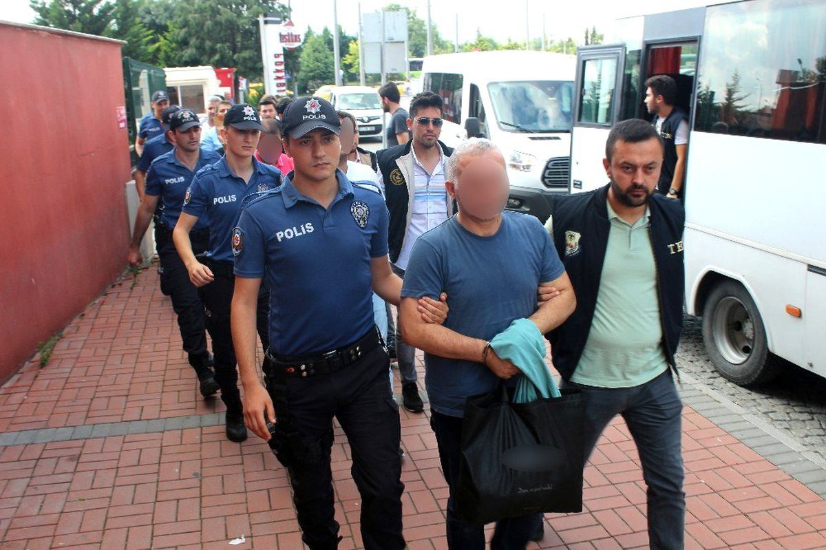 FETÖ\'nün gizli dershanelerinde yakalanan 7 kişi adliyeye sevk edildi