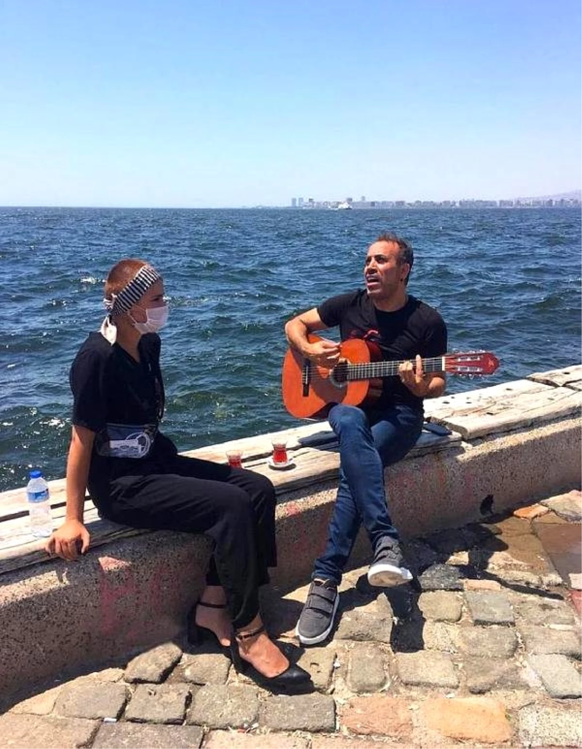 Haluk Levent, tedavi gören genç kız için şarkı söyledi