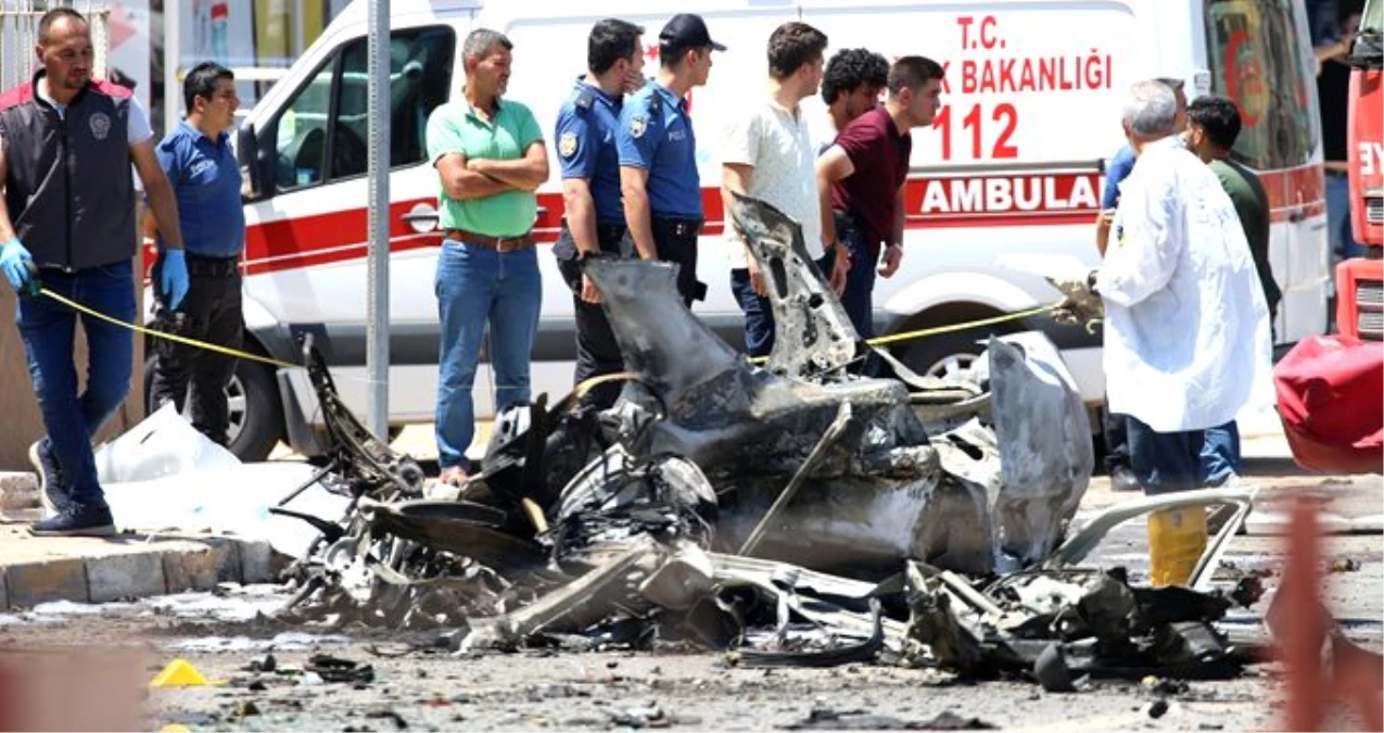 Hatay\'ın Reyhanlı ilçesinde otomobilde patlama: 2 ölü