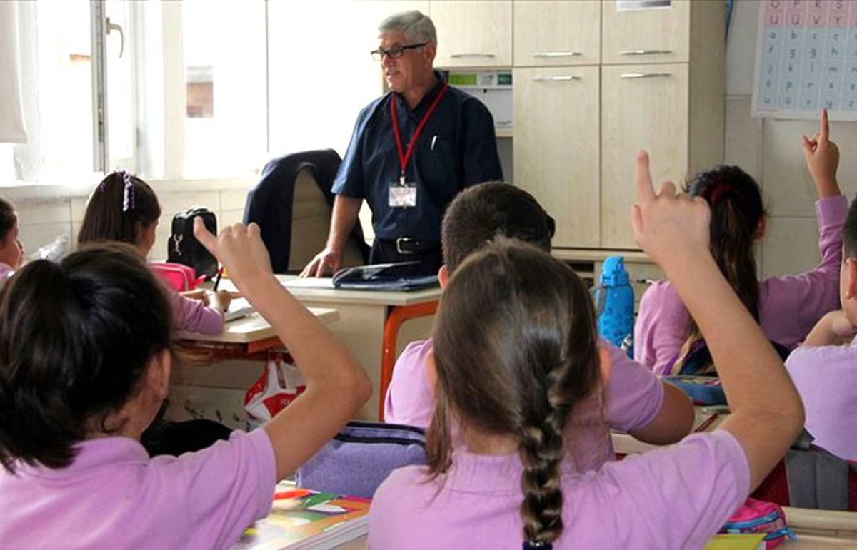 İlkokula başlama yaşını 69 aya çıkaran kanun yürürlükte