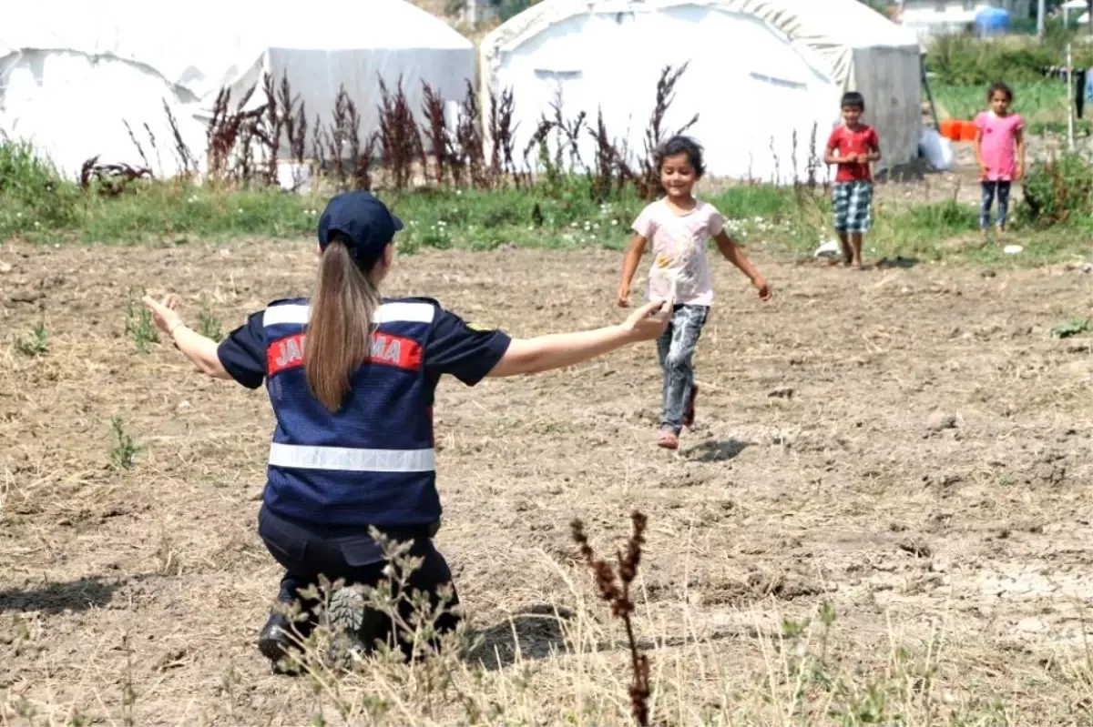 Jandarmadan mevsimlik işçilere şefkat eli