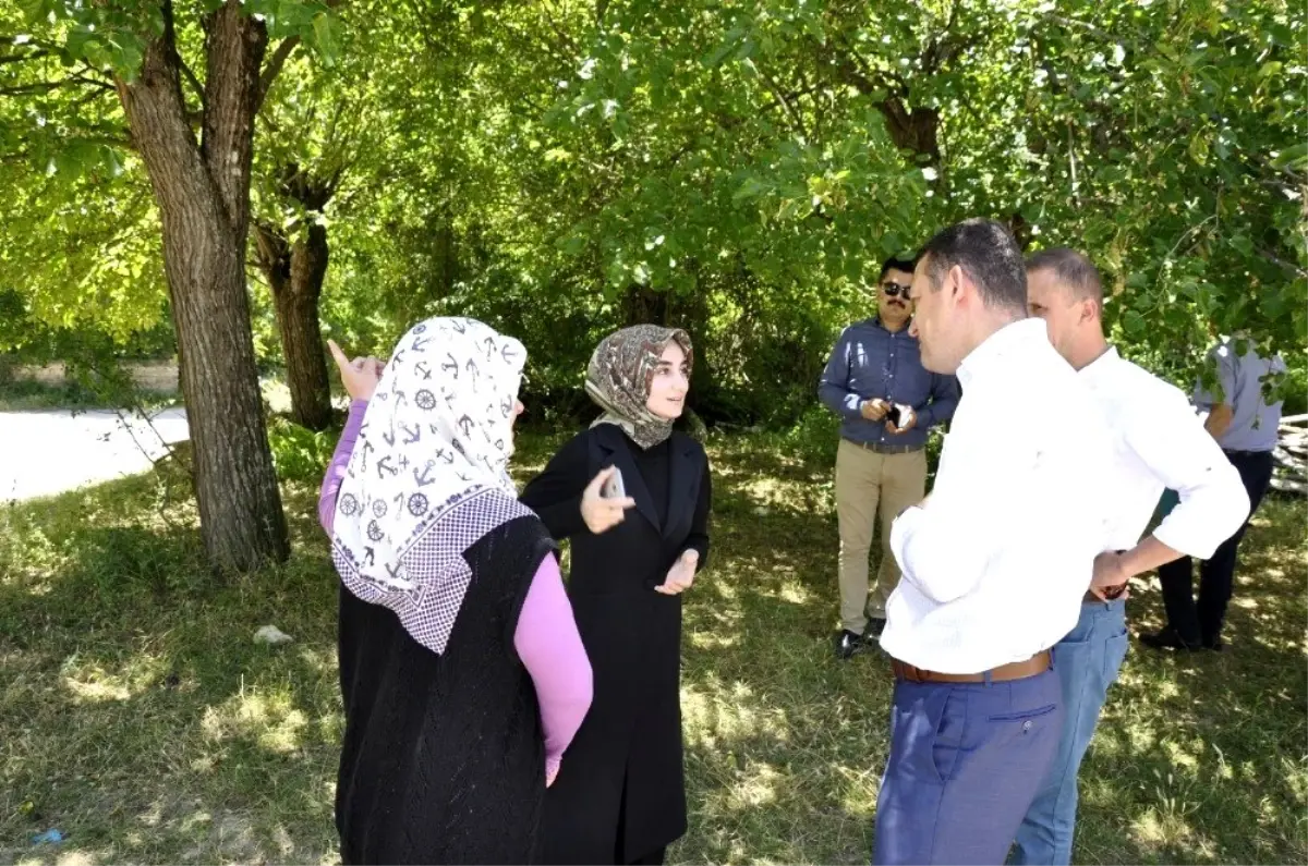 Kaymakam Ürkmezer köylerde vatandaşların dertlerini dinliyor