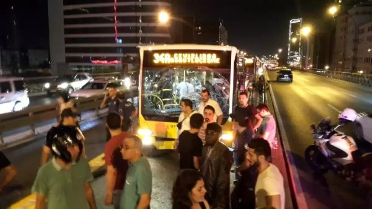 Mecidiyeköy\'de metrobüs kazası (1)