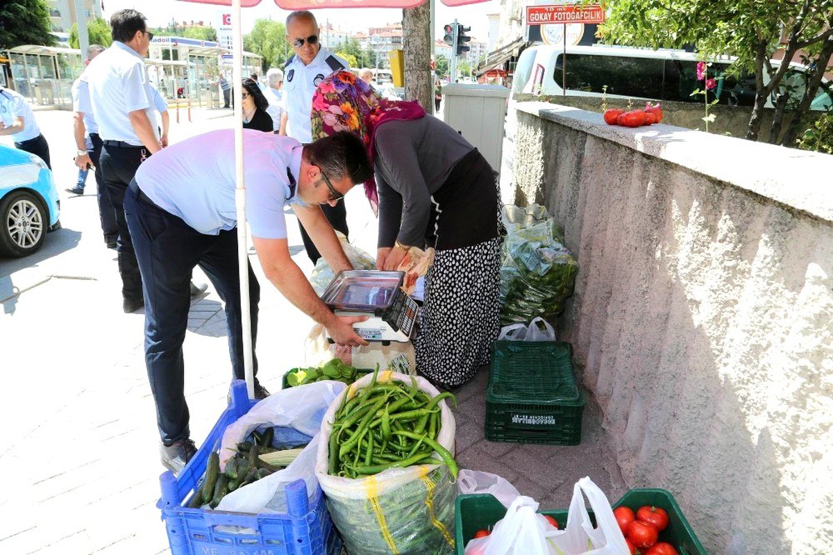 Odunpazarı zabıtası seyyar satıcılara göz açtırmıyor