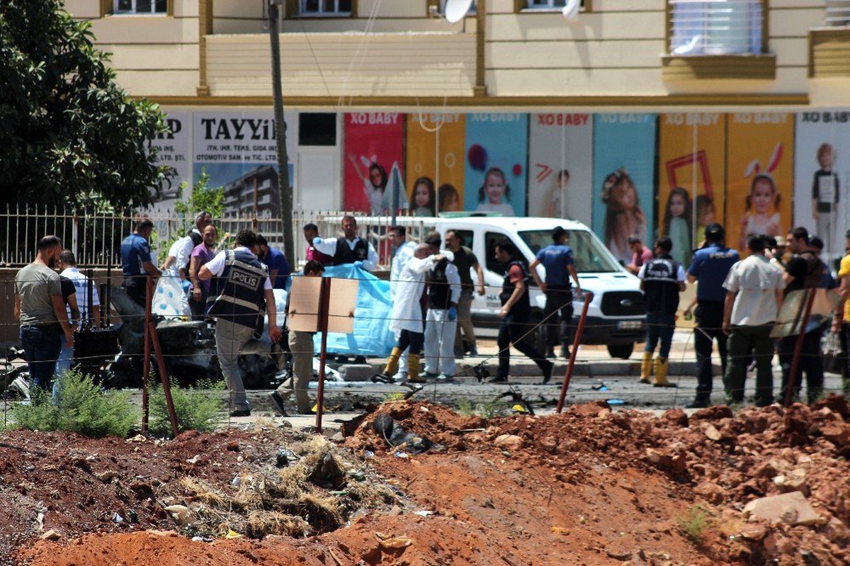 Reyhanlı\'da 3 kişinin öldüğü patlamanın ardından inceleme sürüyor