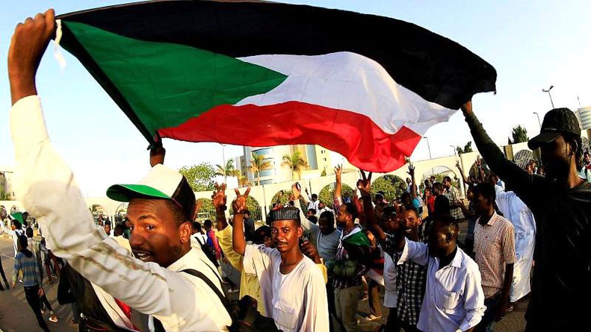 Sudan\'da asker ile sivil anlaştı: Taraflar seçimlere kadar iktidarı dönüşümlü paylaşacak