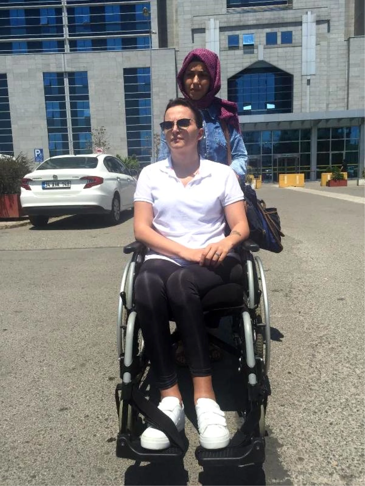 Tekerlekli sandalye ile duruşmaya gelen genç kız: Şule Çet gibi ölmem mi gerekiyordu