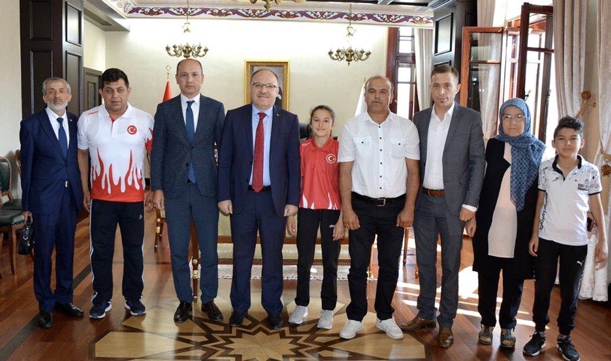 Avrupa 3.\'sü Eda Nur Ersoy, Vali Mustafa Tutulmaz\'ı ziyaret etti