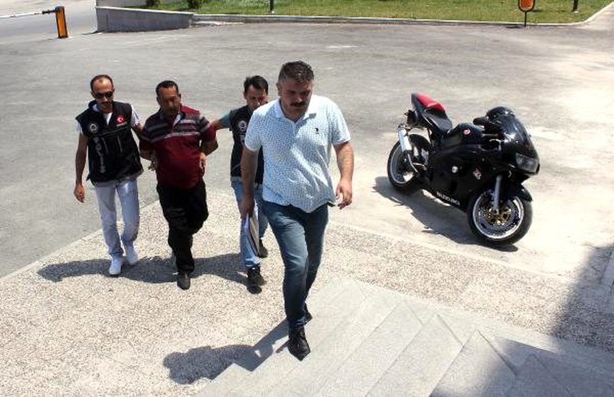 Cadde ortasında uyuşturucu satarken suçüstü yakalandı