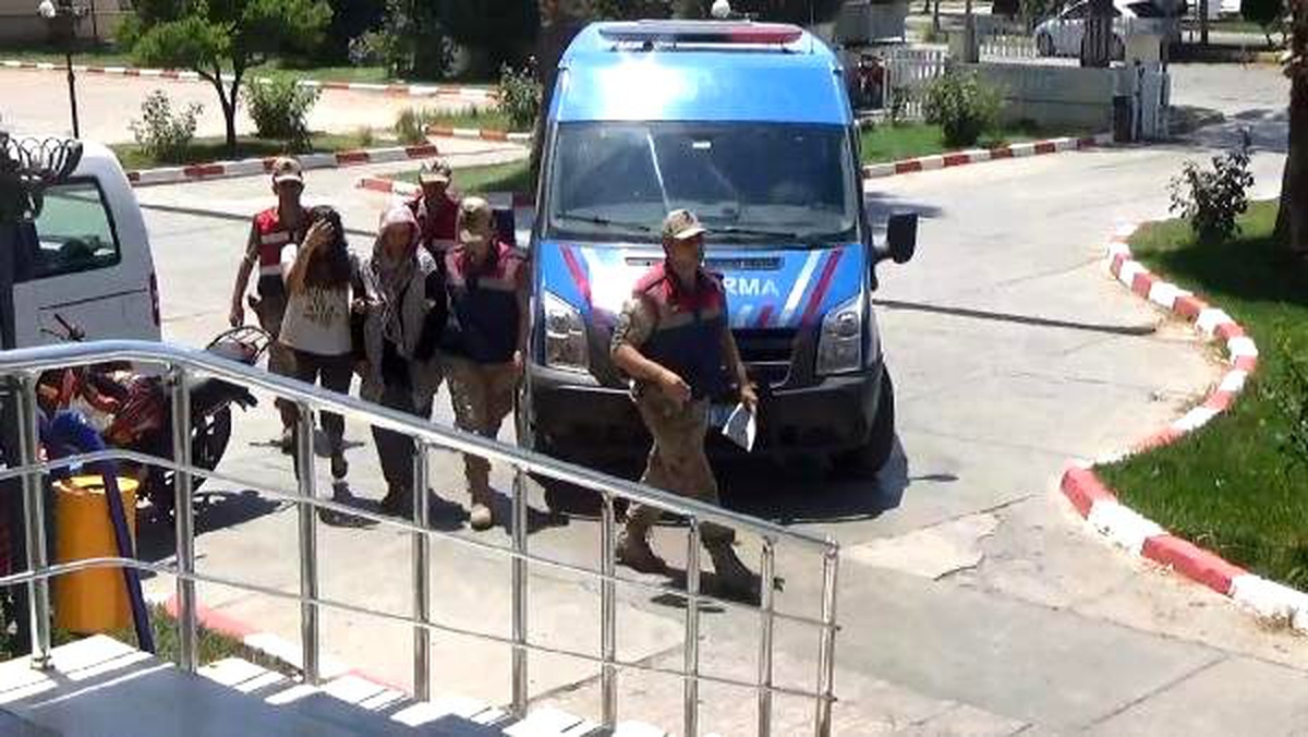 Cinayet şüphelisi 5 kişi adliyeye sevk edildi