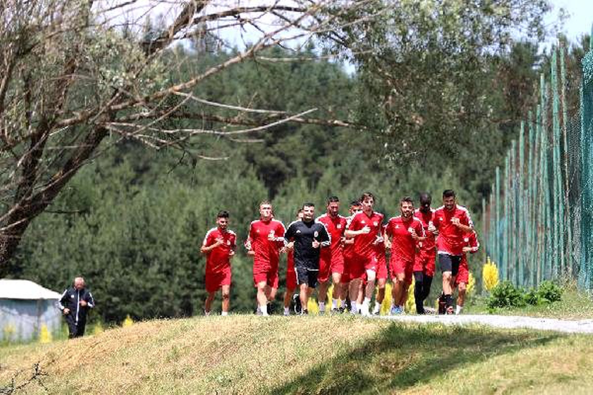 Demir Grup Sivasspor\'un Bolu kampı başladı