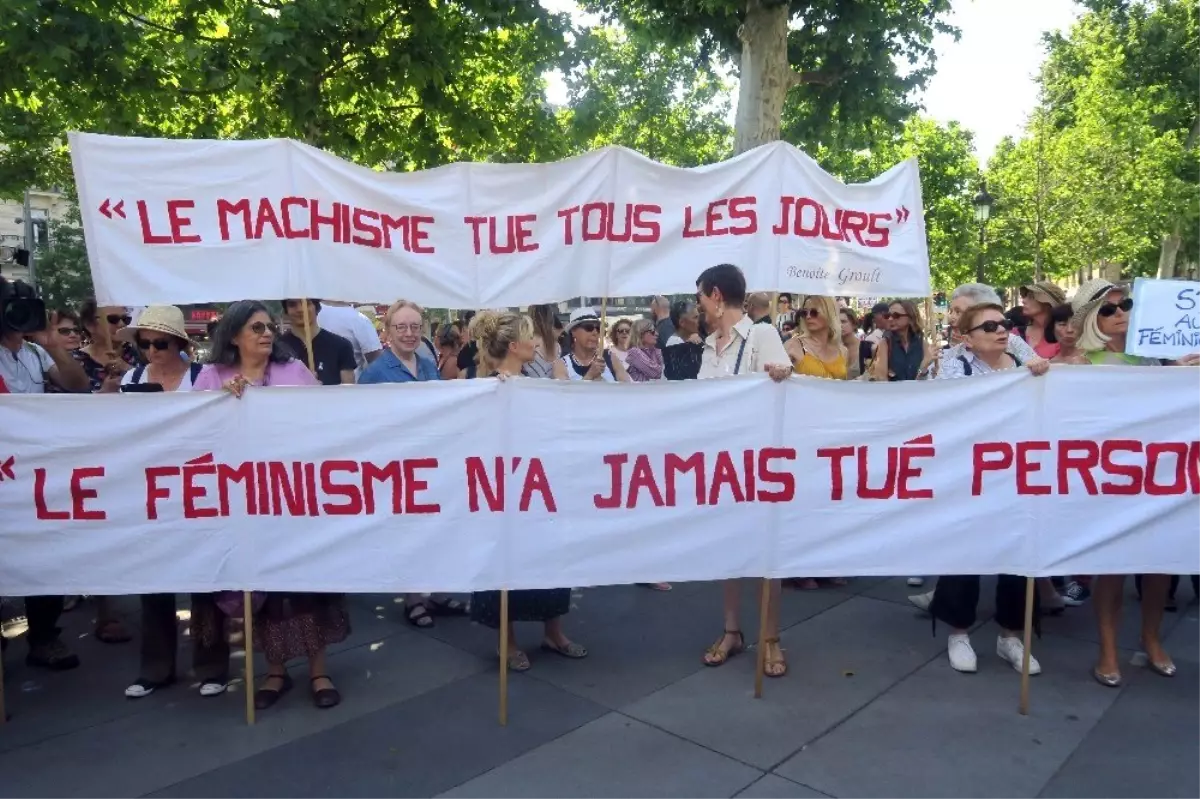 Kadına şiddet Paris\'te protesto edildi