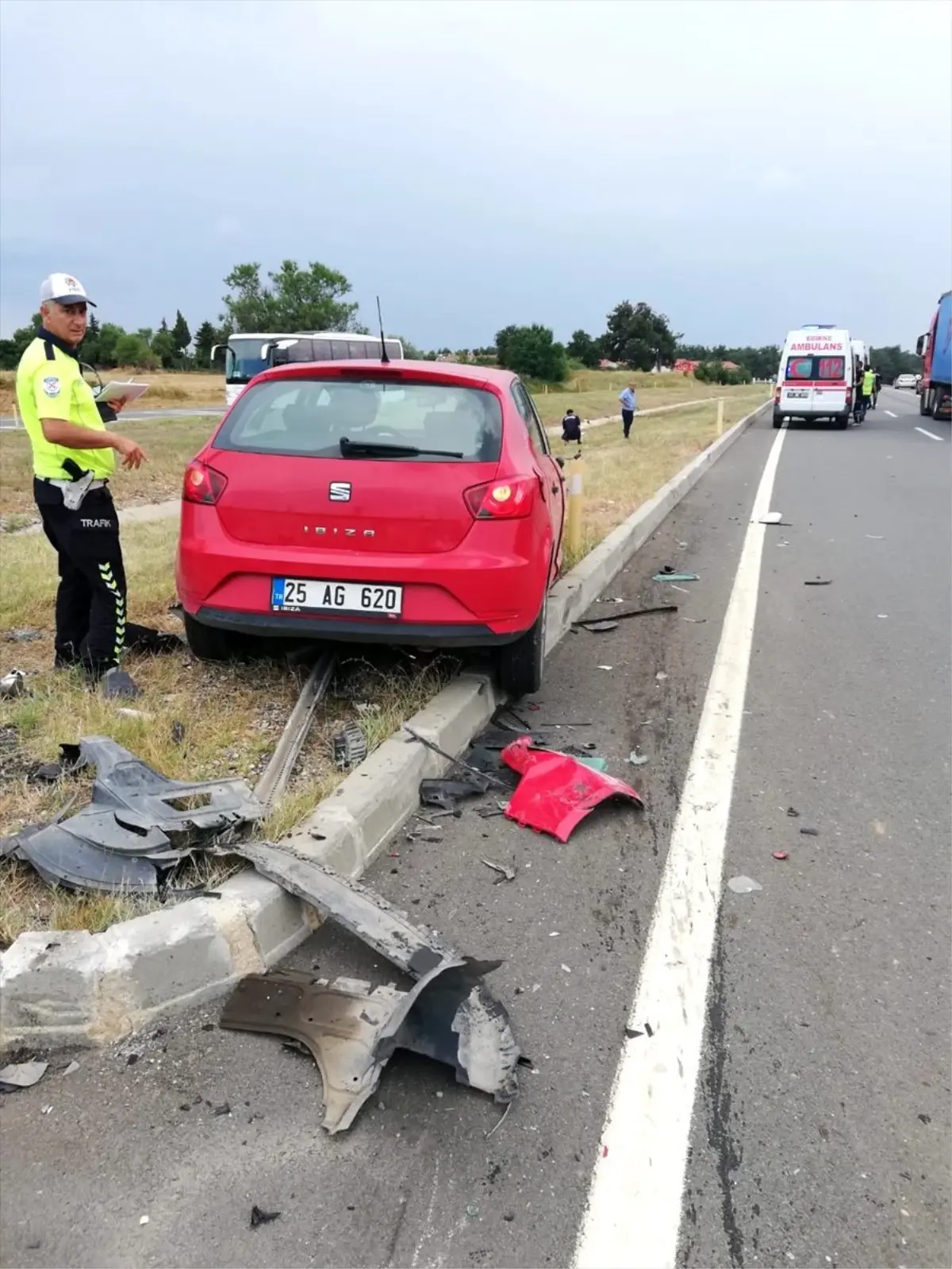 Keşan\'da trafik kazası: 3 yaralı