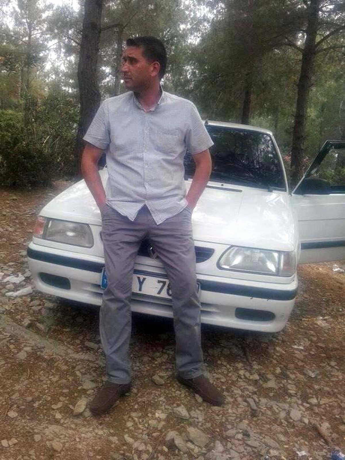 Kozan\'da bir kişi otomobilinde vurulmuş halde otomobilinde bulundu
