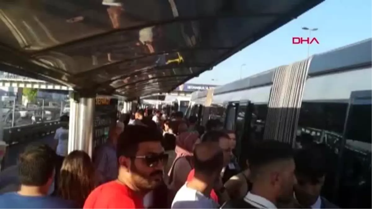 METROBÜS ARIZASI UZUN KUYRUKLARA NEDEN OLDU