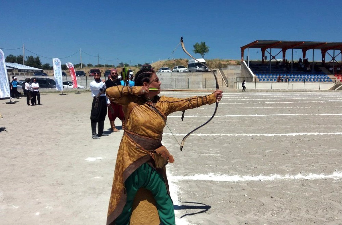 Okçuluk yarışması 200 sporcu ile başladı