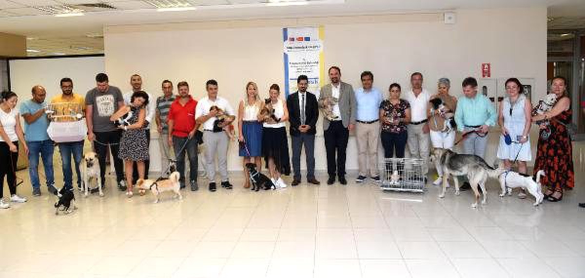 Personel ayda bir gün evcil hayvanıyla mesaiye geliyor