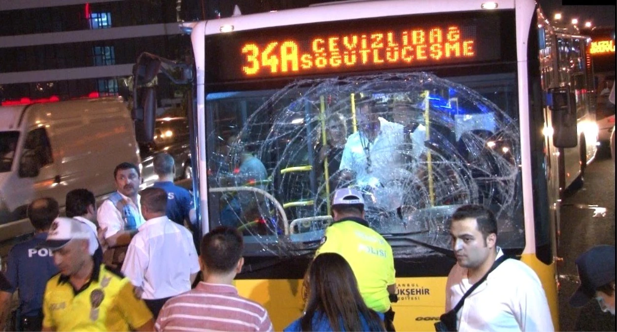 Şişli\'de metrobüs kazası: 2 yaralı