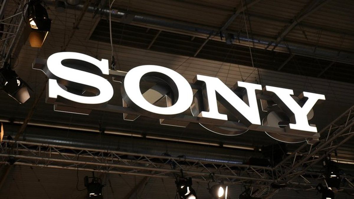 Sony, Yuvarlanabilir Ekranlı Katlanabilir Bir Akıllı Telefon Üzerinde Çalışıyor