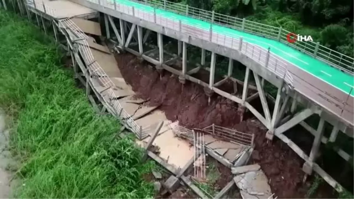 Tayland\'ı Mun Fırtınası VurduAğaçlar Devrildi, Toprak Kayması Yaşandı