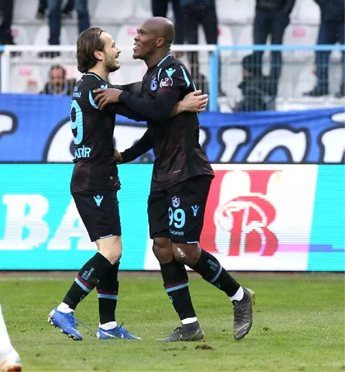 Trabzonspor, Nwakaeme\'nin sözleşmesini uzattı