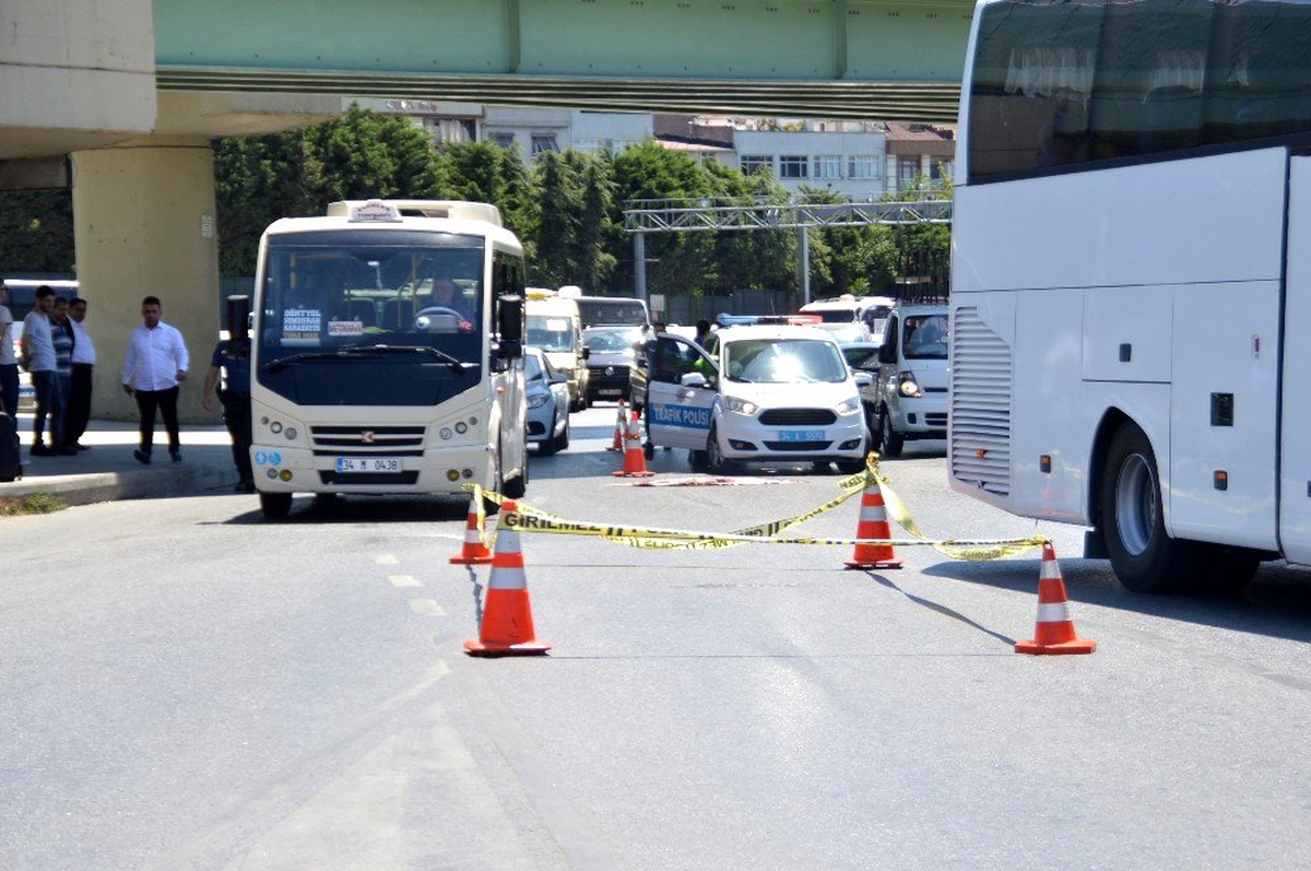 15 Temmuz Demokrasi Otogarı girişinde feci kaza: 1 ölü, 1 yaralı