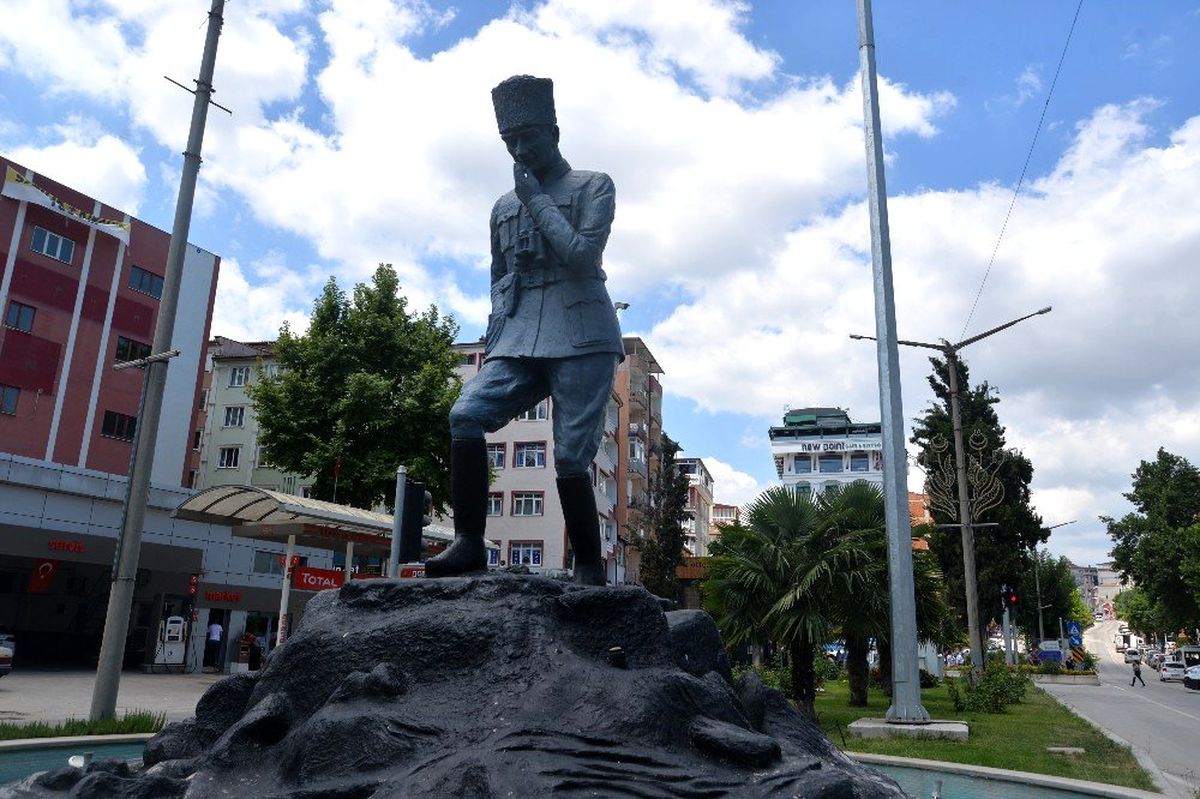Atatürk heykelinde restorasyon çalışması başlatıldı