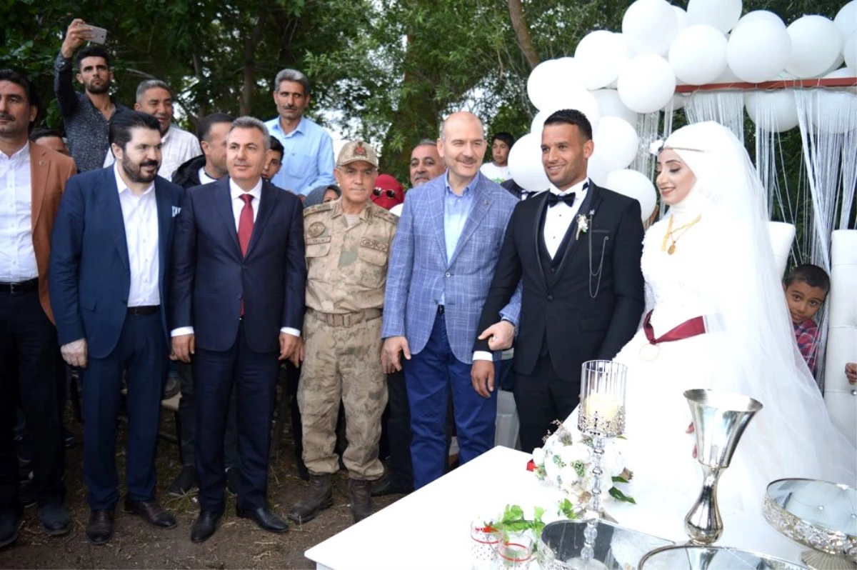 Bakan Soylu, Afrin\'de görev yapan uzman çavuşun düğününe katıldı