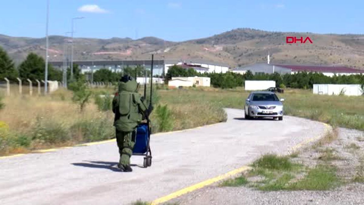 Bomba arama köpekleri tatbikatlarla göreve hazır tutuluyor 2