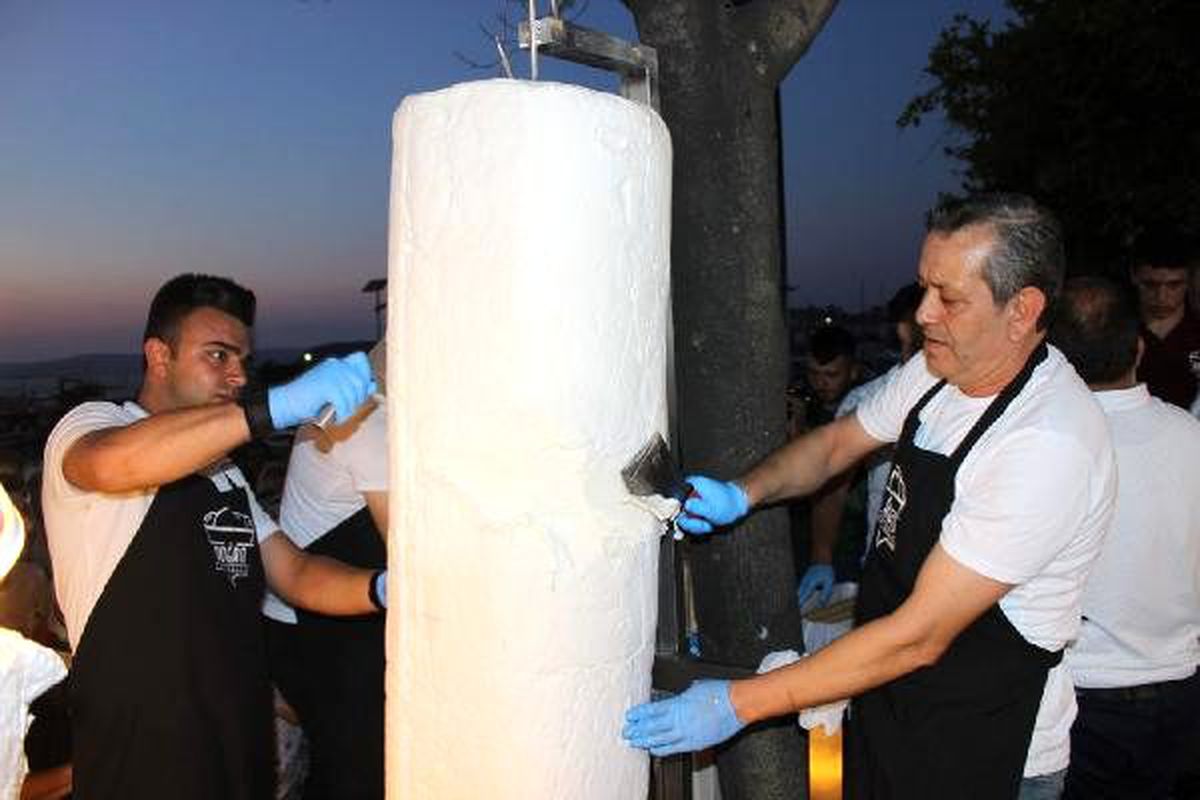 Çanakkale\'de ücretsiz dondurma kuyruğu