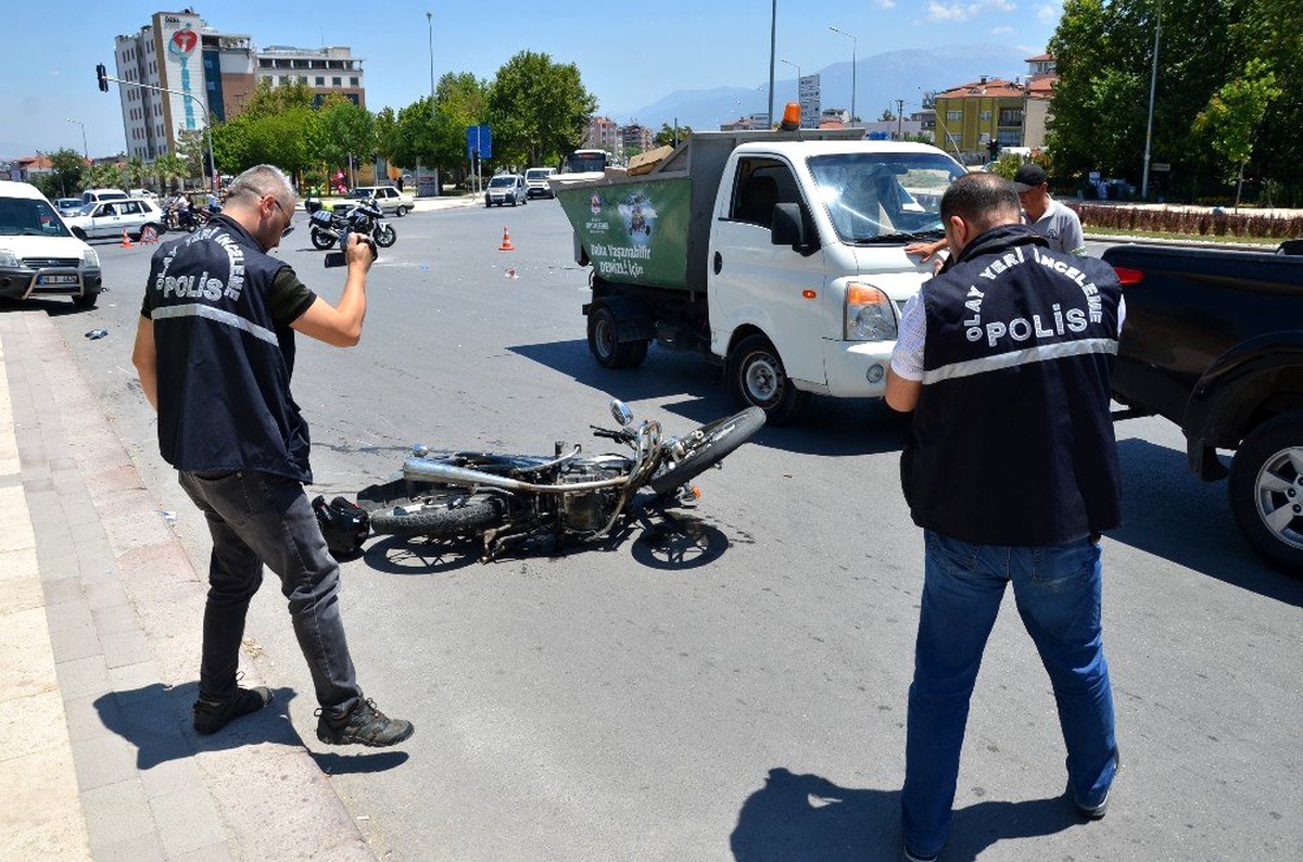 Denizli\'de otomobil ile motosiklet çarpıştı: 1 ölü
