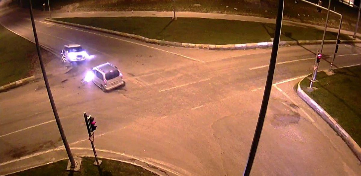 Diyarbakır ve Batman\'daki trafik kazaları polis kamerasına yansıdı