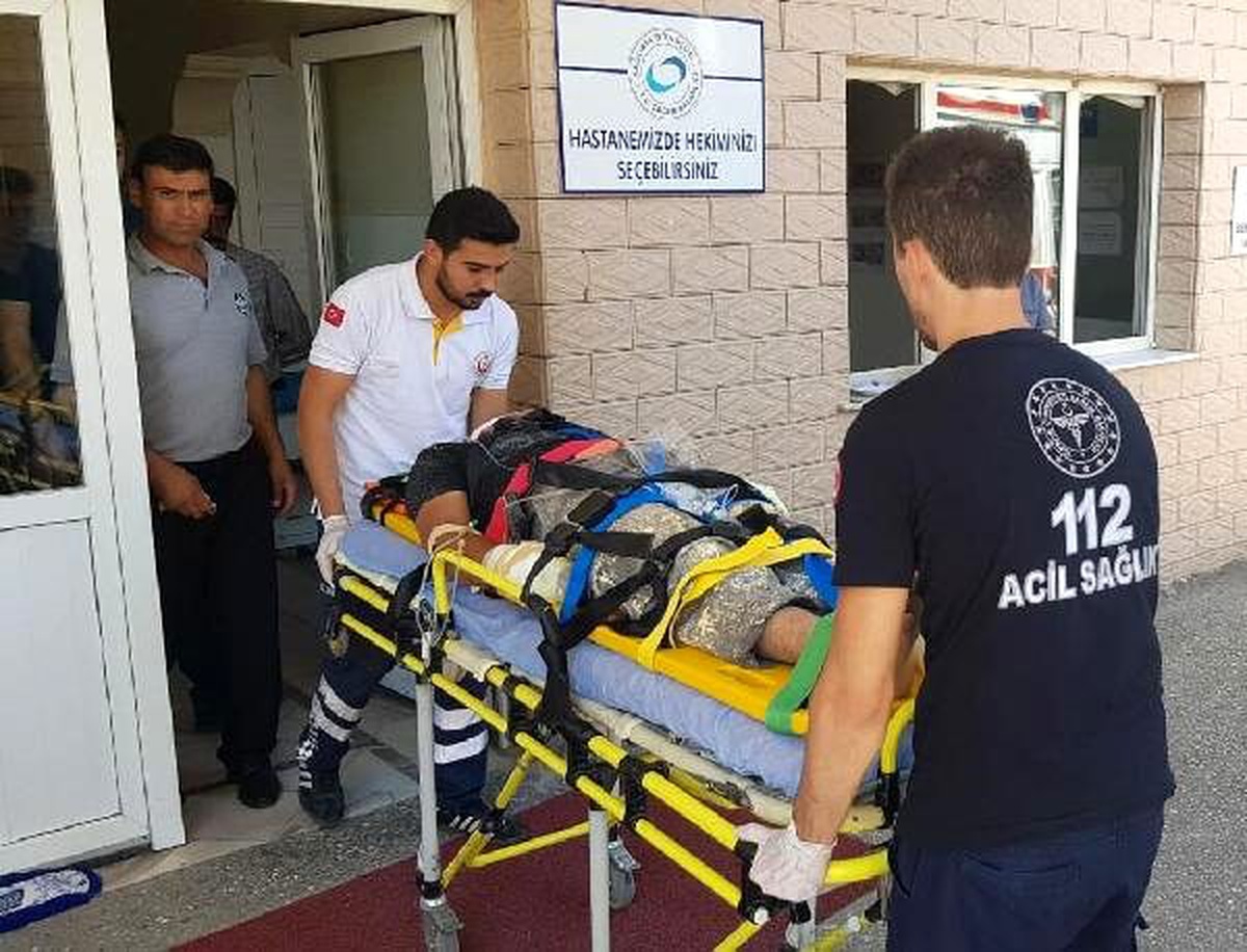 Elektrik akımına kapılıp 5 metre yükseklikten düşen kişi ağır yaralandı