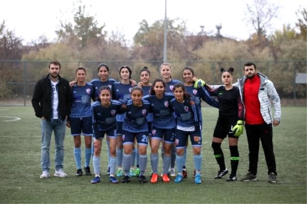 Mehmet Topal\'dan Malatya Kızlar Spor Kulübü\'ne yardım