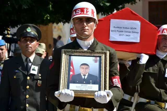 sehit babasi oglunu asker selamiyla son