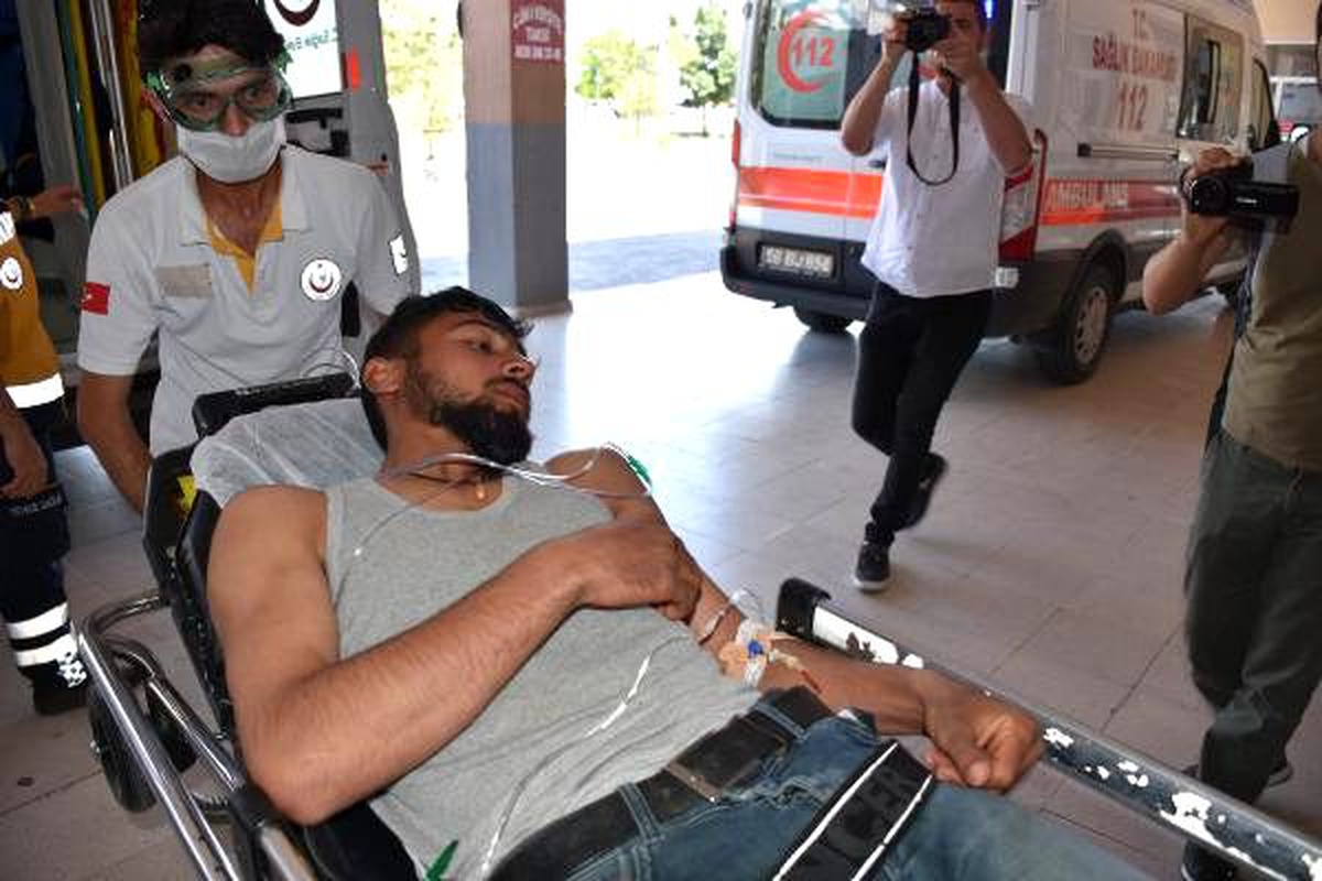 Sivas\'ta 15 tarım işçisi zehirlenme şüphesiyle hastaneye kaldırıldı