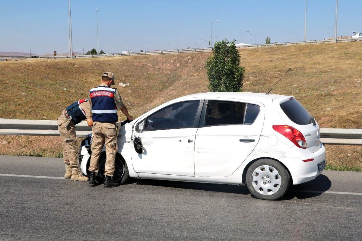 Sivas\'ta trafik kazası: 3 yaralı