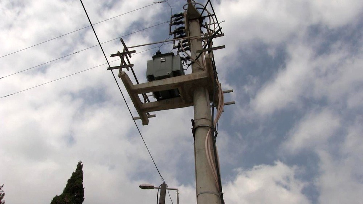 Yıllardır bitmeyen elektrik kesintilerine isyan ettiler