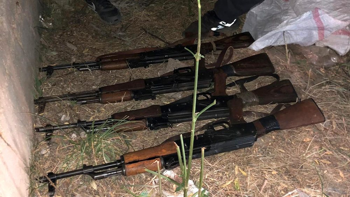 Yüksekova\'da çok sayıda silah ve patlayıcı madde ele geçirildi
