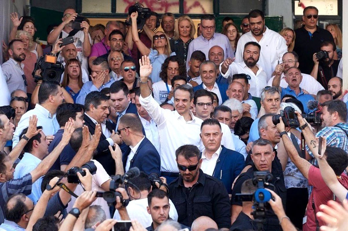 Yunanistan seçimlerini Miçotakis önde tamamladı