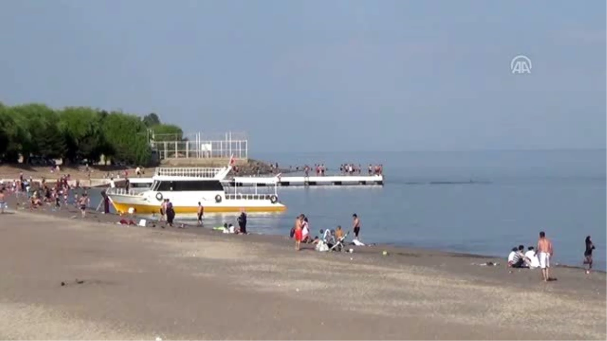 Ahlat\'ta vatandaşlar sahillere akın etti - BİTLİS