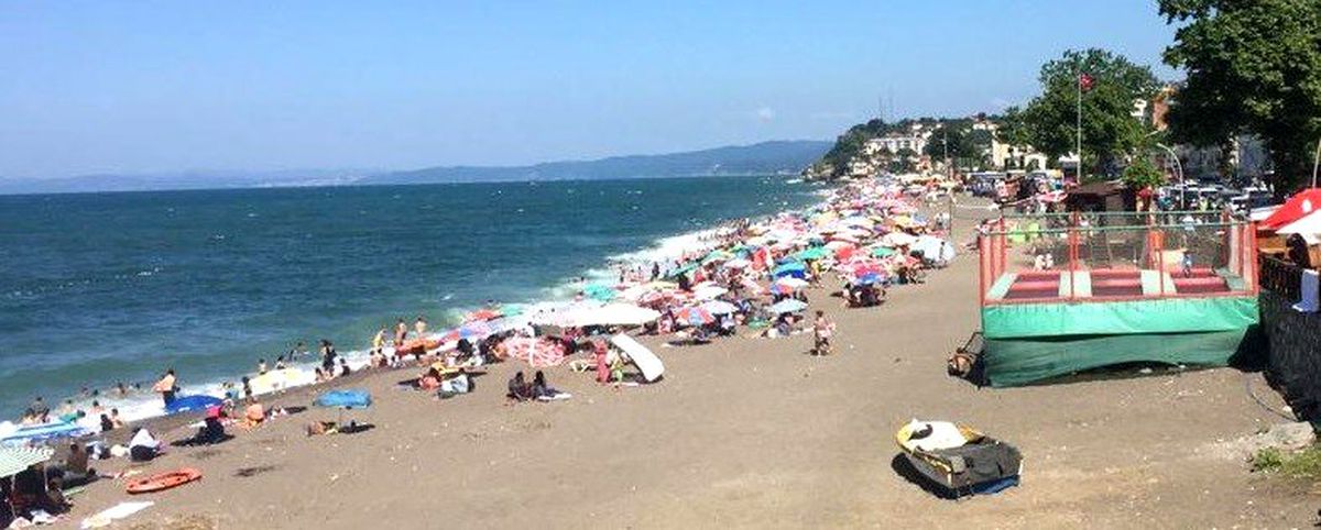Akçakoca\'da hafta sonu plajlar doldu taştı